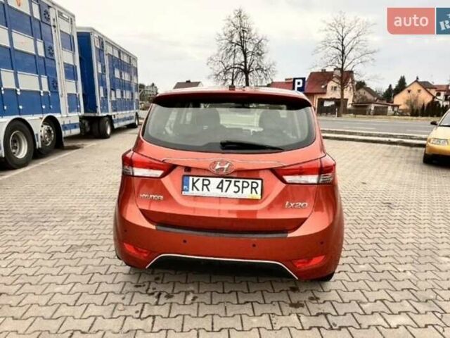Красный Хендай ix20, объемом двигателя 1.6 л и пробегом 89 тыс. км за 7000 $, фото 2 на Automoto.ua