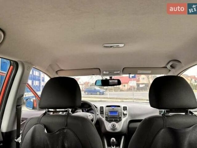 Красный Хендай ix20, объемом двигателя 1.6 л и пробегом 89 тыс. км за 7000 $, фото 3 на Automoto.ua
