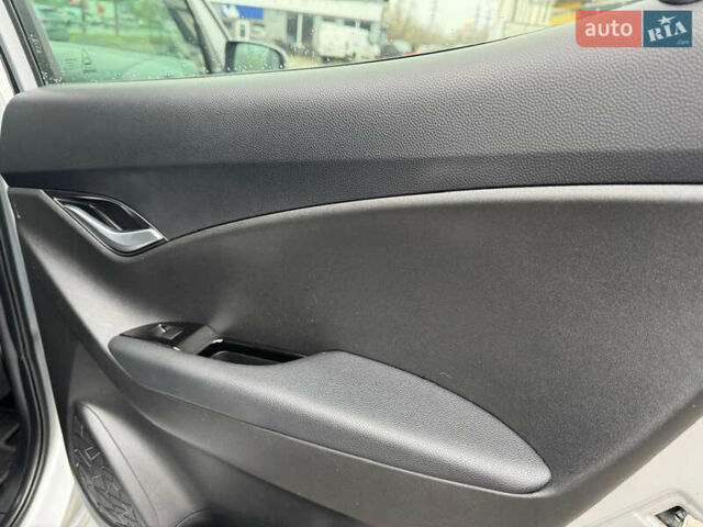Серый Хендай ix20, объемом двигателя 1.6 л и пробегом 138 тыс. км за 10950 $, фото 14 на Automoto.ua