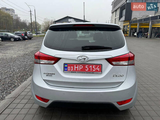 Серый Хендай ix20, объемом двигателя 1.6 л и пробегом 138 тыс. км за 10950 $, фото 3 на Automoto.ua