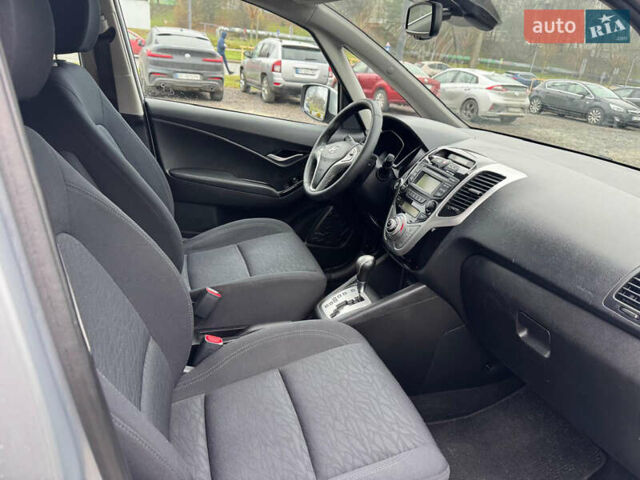 Серый Хендай ix20, объемом двигателя 1.6 л и пробегом 138 тыс. км за 10950 $, фото 11 на Automoto.ua