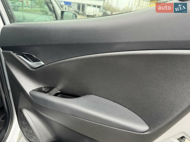 Серый Хендай ix20, объемом двигателя 1.6 л и пробегом 138 тыс. км за 10150 $, фото 15 на Automoto.ua