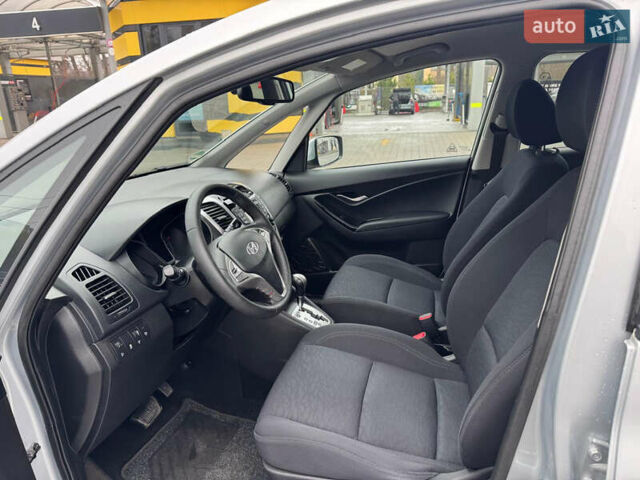 Серый Хендай ix20, объемом двигателя 1.6 л и пробегом 138 тыс. км за 10950 $, фото 9 на Automoto.ua