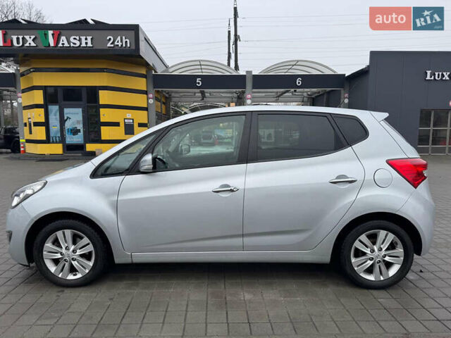 Серый Хендай ix20, объемом двигателя 1.6 л и пробегом 138 тыс. км за 10950 $, фото 5 на Automoto.ua