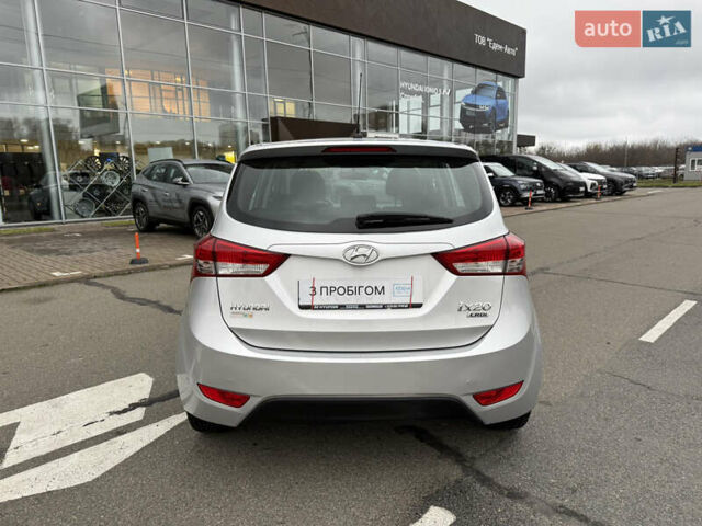 Серый Хендай ix20, объемом двигателя 1.58 л и пробегом 250 тыс. км за 6600 $, фото 5 на Automoto.ua