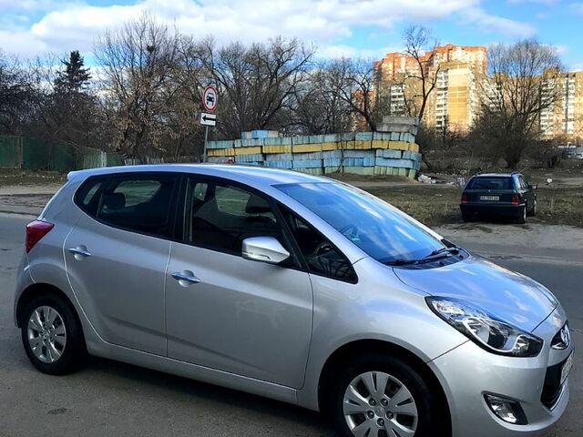 Серый Хендай ix20, объемом двигателя 1.6 л и пробегом 250 тыс. км за 8000 $, фото 5 на Automoto.ua