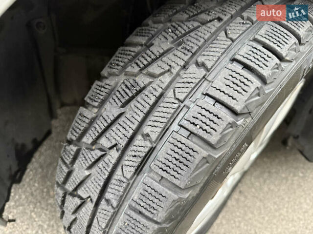 Серый Хендай ix20, объемом двигателя 1.58 л и пробегом 250 тыс. км за 6600 $, фото 14 на Automoto.ua