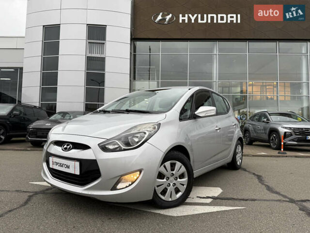 Серый Хендай ix20, объемом двигателя 1.58 л и пробегом 250 тыс. км за 6600 $, фото 1 на Automoto.ua