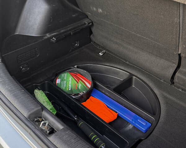 Серый Хендай ix20, объемом двигателя 1.6 л и пробегом 228 тыс. км за 12000 $, фото 16 на Automoto.ua