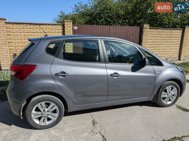Серый Хендай ix20, объемом двигателя 1.6 л и пробегом 167 тыс. км за 10700 $, фото 2 на Automoto.ua