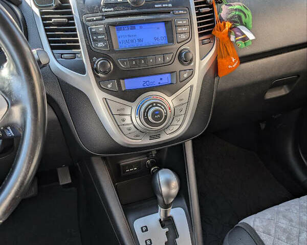 Серый Хендай ix20, объемом двигателя 1.6 л и пробегом 167 тыс. км за 10700 $, фото 5 на Automoto.ua