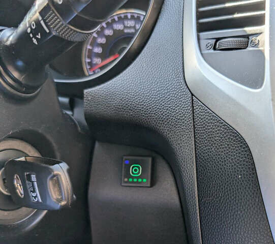 Серый Хендай ix20, объемом двигателя 1.6 л и пробегом 167 тыс. км за 10700 $, фото 10 на Automoto.ua