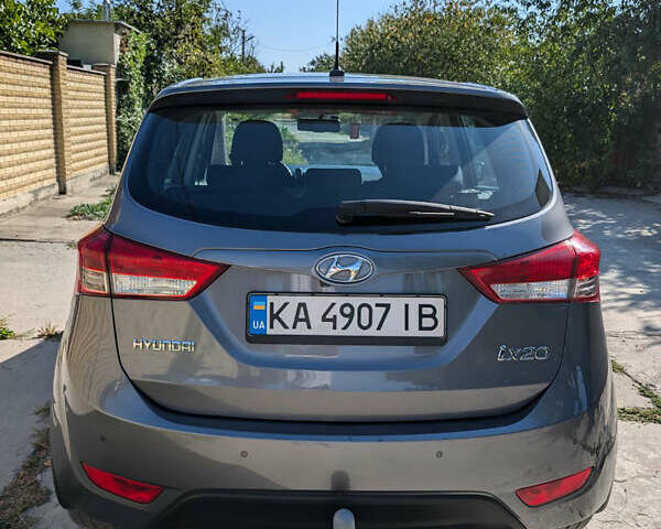 Серый Хендай ix20, объемом двигателя 1.6 л и пробегом 167 тыс. км за 10700 $, фото 3 на Automoto.ua