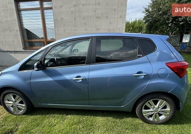 Синий Хендай ix20, объемом двигателя 1.4 л и пробегом 232 тыс. км за 8300 $, фото 4 на Automoto.ua