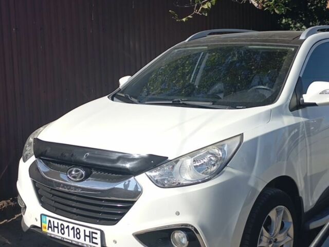 Белый Хендай их35, объемом двигателя 2 л и пробегом 109 тыс. км за 11500 $, фото 1 на Automoto.ua