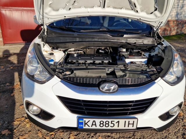 Белый Хендай их35, объемом двигателя 2 л и пробегом 226 тыс. км за 10300 $, фото 3 на Automoto.ua