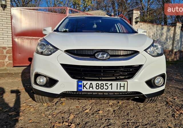 Белый Хендай их35, объемом двигателя 2 л и пробегом 226 тыс. км за 10300 $, фото 7 на Automoto.ua