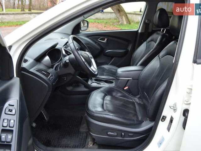 Белый Хендай их35, объемом двигателя 2.36 л и пробегом 202 тыс. км за 11300 $, фото 10 на Automoto.ua