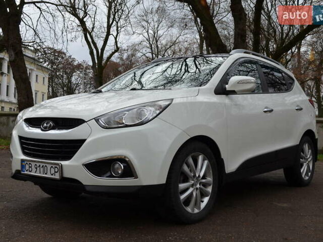 Белый Хендай их35, объемом двигателя 2.36 л и пробегом 202 тыс. км за 11300 $, фото 2 на Automoto.ua