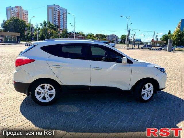 Білий Хендай іх35, об'ємом двигуна 2.4 л та пробігом 260 тис. км за 10350 $, фото 2 на Automoto.ua