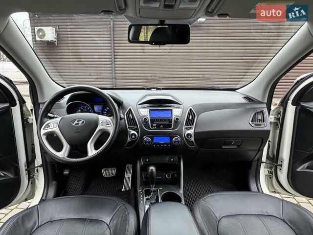 Белый Хендай их35, объемом двигателя 2.36 л и пробегом 111 тыс. км за 11999 $, фото 29 на Automoto.ua