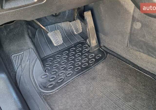 Белый Хендай их35, объемом двигателя 2 л и пробегом 226 тыс. км за 10300 $, фото 9 на Automoto.ua