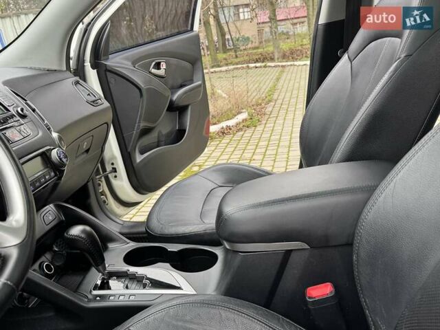 Белый Хендай их35, объемом двигателя 2.36 л и пробегом 111 тыс. км за 11999 $, фото 34 на Automoto.ua