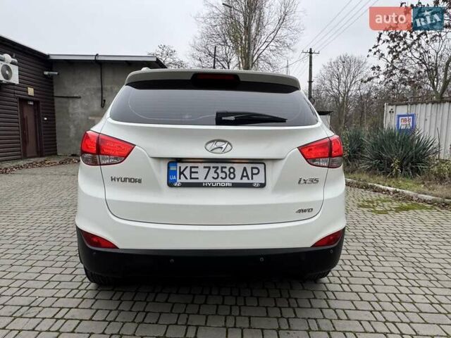 Белый Хендай их35, объемом двигателя 2.36 л и пробегом 111 тыс. км за 11999 $, фото 18 на Automoto.ua