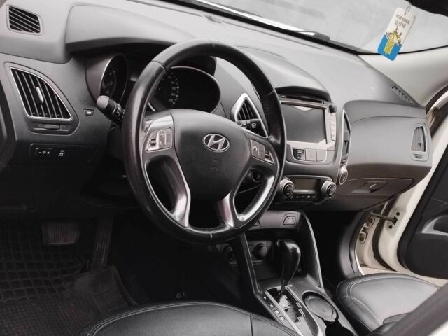 Білий Хендай іх35, об'ємом двигуна 2 л та пробігом 215 тис. км за 9900 $, фото 8 на Automoto.ua