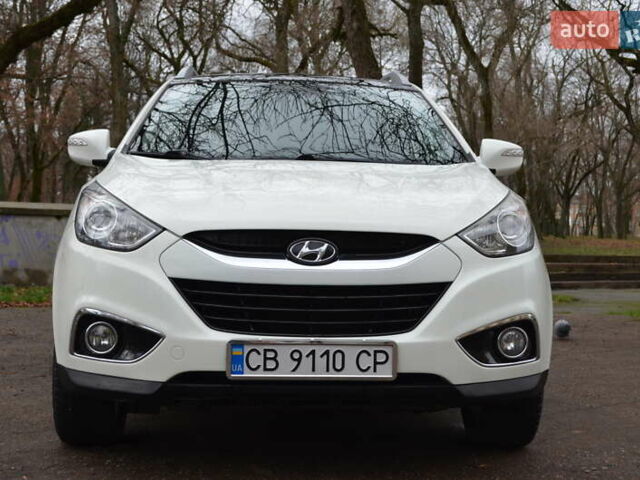 Белый Хендай их35, объемом двигателя 2.36 л и пробегом 202 тыс. км за 11300 $, фото 1 на Automoto.ua