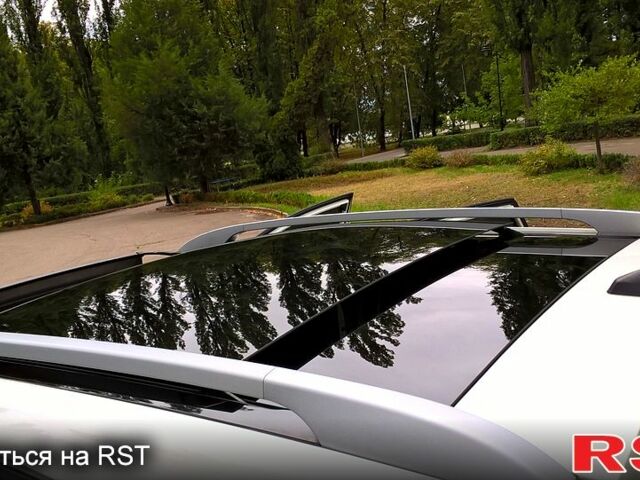 Белый Хендай их35, объемом двигателя 2 л и пробегом 215 тыс. км за 10999 $, фото 3 на Automoto.ua