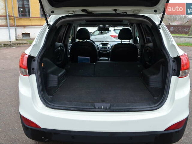 Белый Хендай их35, объемом двигателя 2.36 л и пробегом 202 тыс. км за 11300 $, фото 24 на Automoto.ua