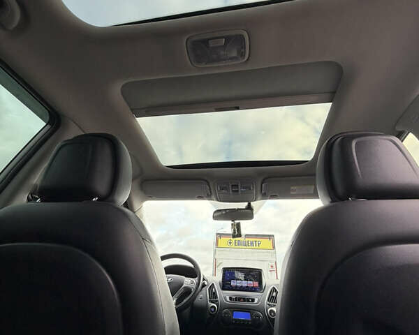 Білий Хендай іх35, об'ємом двигуна 2 л та пробігом 122 тис. км за 11500 $, фото 31 на Automoto.ua