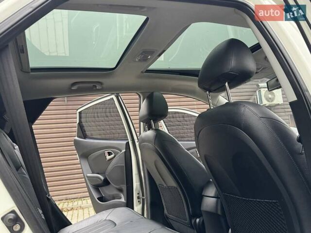 Белый Хендай их35, объемом двигателя 2.36 л и пробегом 111 тыс. км за 11999 $, фото 46 на Automoto.ua