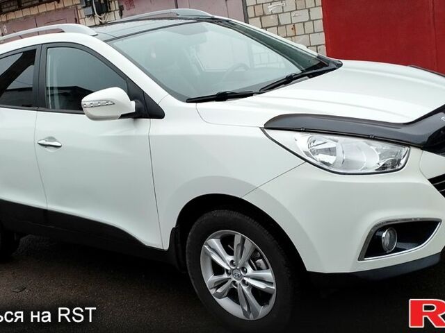 Белый Хендай их35, объемом двигателя 2 л и пробегом 215 тыс. км за 9900 $, фото 5 на Automoto.ua