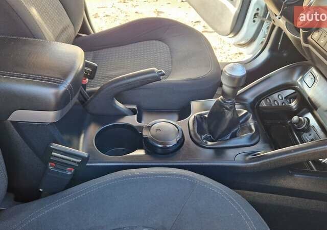 Белый Хендай их35, объемом двигателя 2 л и пробегом 226 тыс. км за 10300 $, фото 15 на Automoto.ua