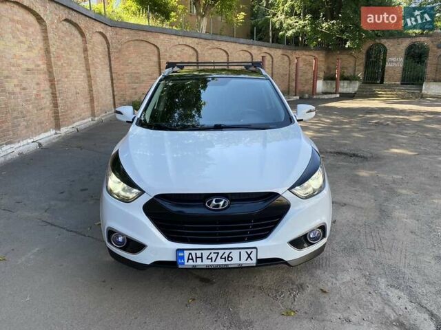 Белый Хендай их35, объемом двигателя 2 л и пробегом 179 тыс. км за 12800 $, фото 2 на Automoto.ua
