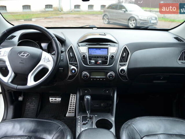 Белый Хендай их35, объемом двигателя 2.36 л и пробегом 202 тыс. км за 11300 $, фото 30 на Automoto.ua