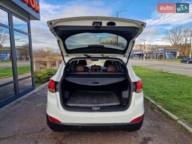 Белый Хендай их35, объемом двигателя 2.4 л и пробегом 208 тыс. км за 12700 $, фото 5 на Automoto.ua