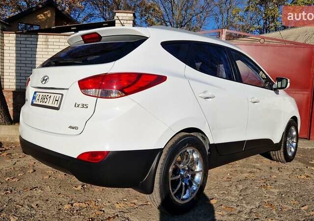 Белый Хендай их35, объемом двигателя 2 л и пробегом 226 тыс. км за 10300 $, фото 6 на Automoto.ua