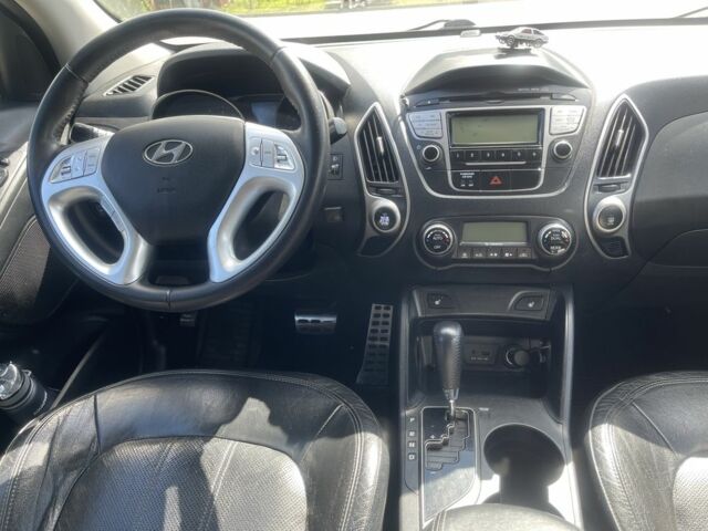 Белый Хендай их35, объемом двигателя 2.4 л и пробегом 202 тыс. км за 11000 $, фото 11 на Automoto.ua