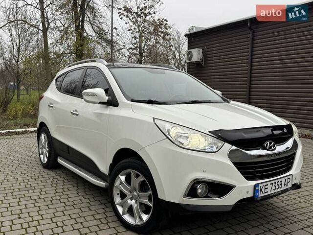 Белый Хендай их35, объемом двигателя 2.36 л и пробегом 111 тыс. км за 11999 $, фото 3 на Automoto.ua