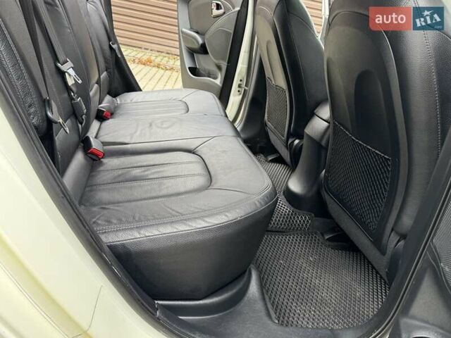 Белый Хендай их35, объемом двигателя 2.36 л и пробегом 111 тыс. км за 11999 $, фото 43 на Automoto.ua