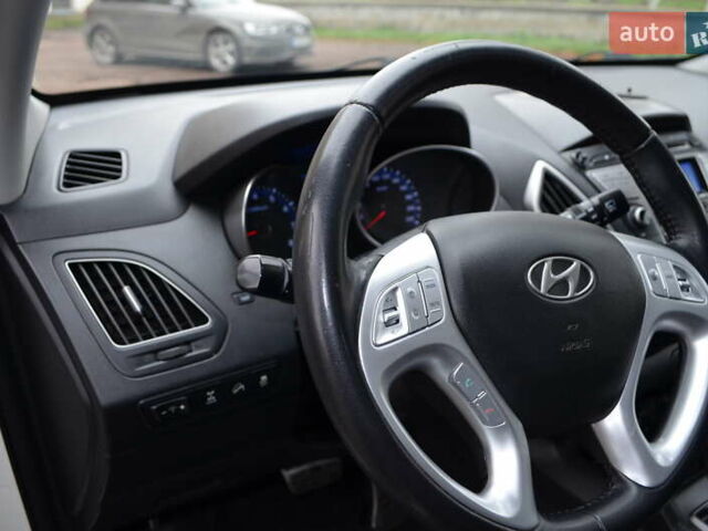 Белый Хендай их35, объемом двигателя 2.36 л и пробегом 202 тыс. км за 11300 $, фото 36 на Automoto.ua