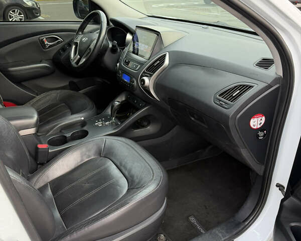 Білий Хендай іх35, об'ємом двигуна 2 л та пробігом 122 тис. км за 11500 $, фото 33 на Automoto.ua