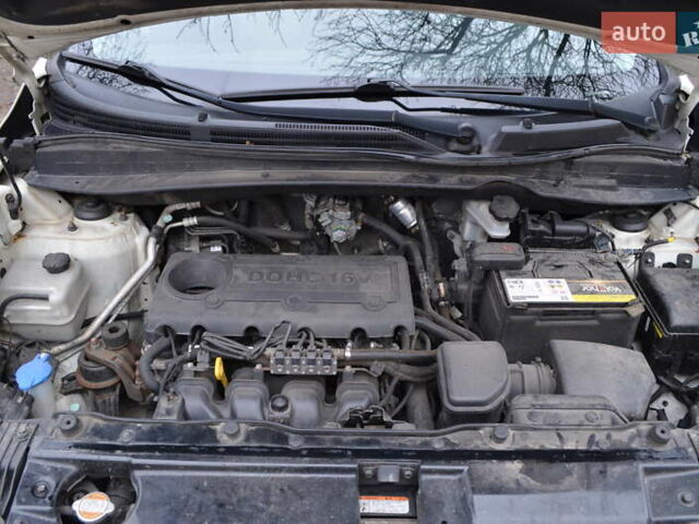 Белый Хендай их35, объемом двигателя 2.36 л и пробегом 202 тыс. км за 11300 $, фото 37 на Automoto.ua