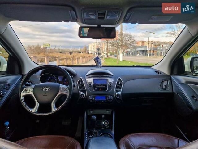 Белый Хендай их35, объемом двигателя 2.4 л и пробегом 208 тыс. км за 12700 $, фото 8 на Automoto.ua