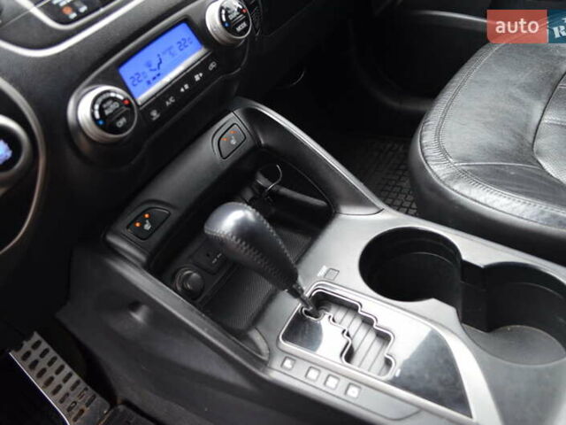 Белый Хендай их35, объемом двигателя 2.36 л и пробегом 202 тыс. км за 11300 $, фото 33 на Automoto.ua