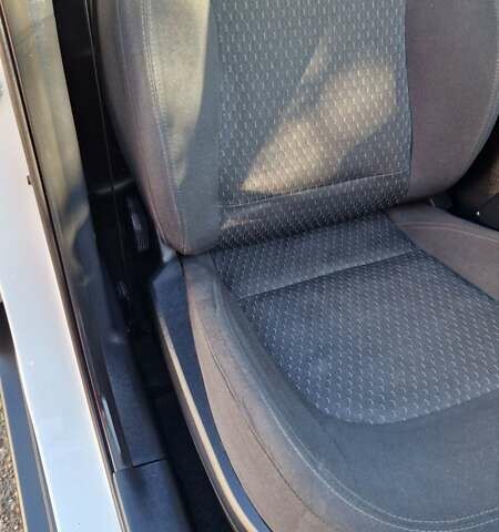 Белый Хендай их35, объемом двигателя 2 л и пробегом 226 тыс. км за 10300 $, фото 26 на Automoto.ua