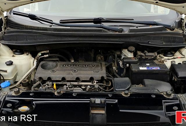 Белый Хендай их35, объемом двигателя 2 л и пробегом 215 тыс. км за 9900 $, фото 13 на Automoto.ua